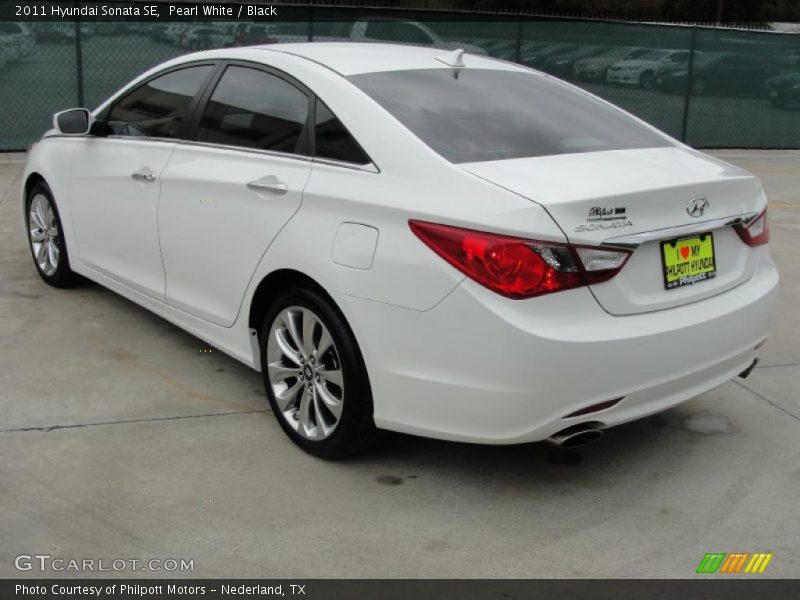 Pearl White / Black 2011 Hyundai Sonata SE