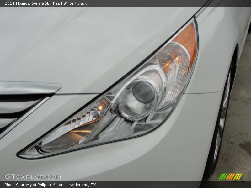 Pearl White / Black 2011 Hyundai Sonata SE