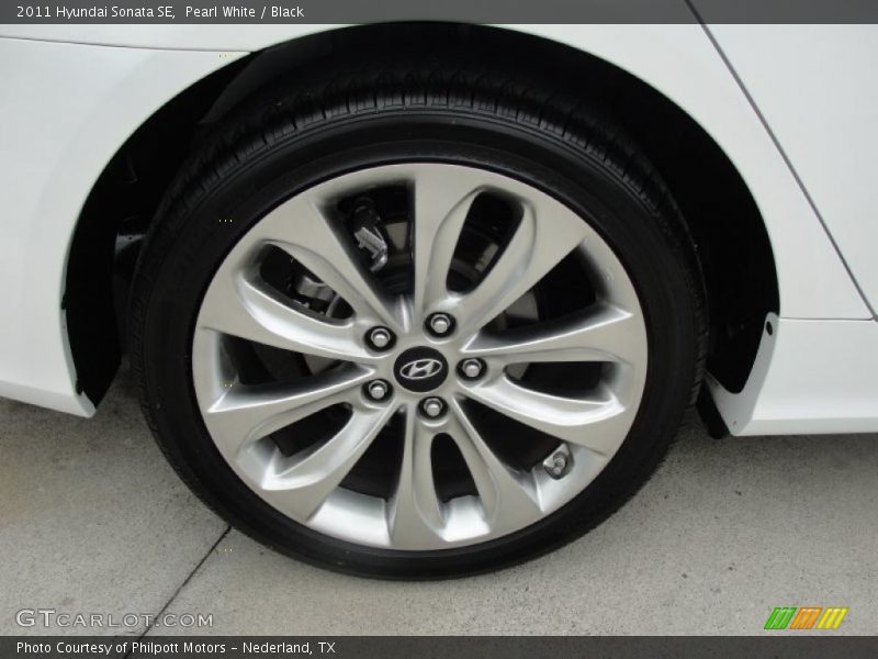 Pearl White / Black 2011 Hyundai Sonata SE
