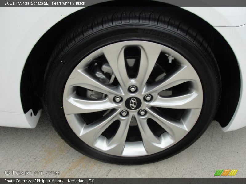 Pearl White / Black 2011 Hyundai Sonata SE