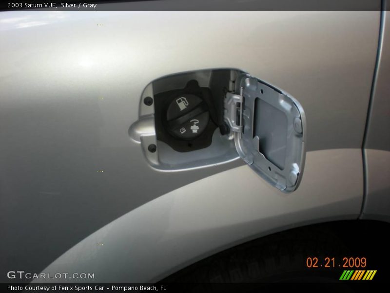 Silver / Gray 2003 Saturn VUE