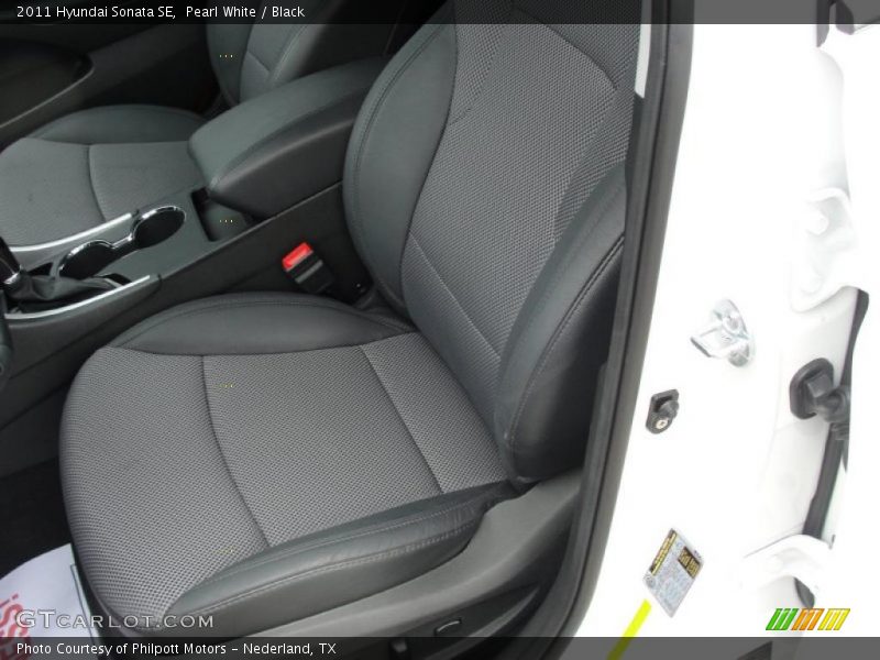 Pearl White / Black 2011 Hyundai Sonata SE