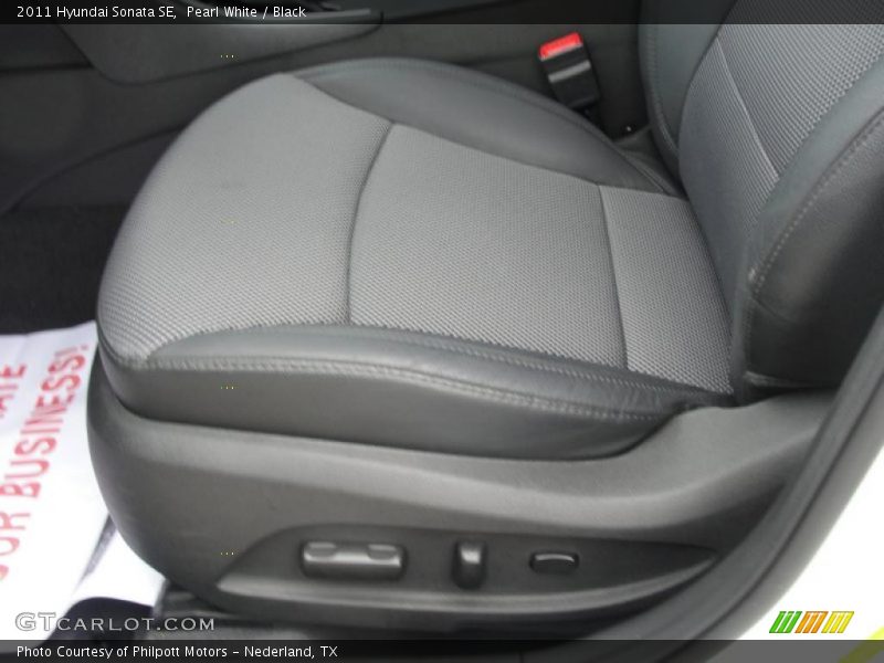 Pearl White / Black 2011 Hyundai Sonata SE