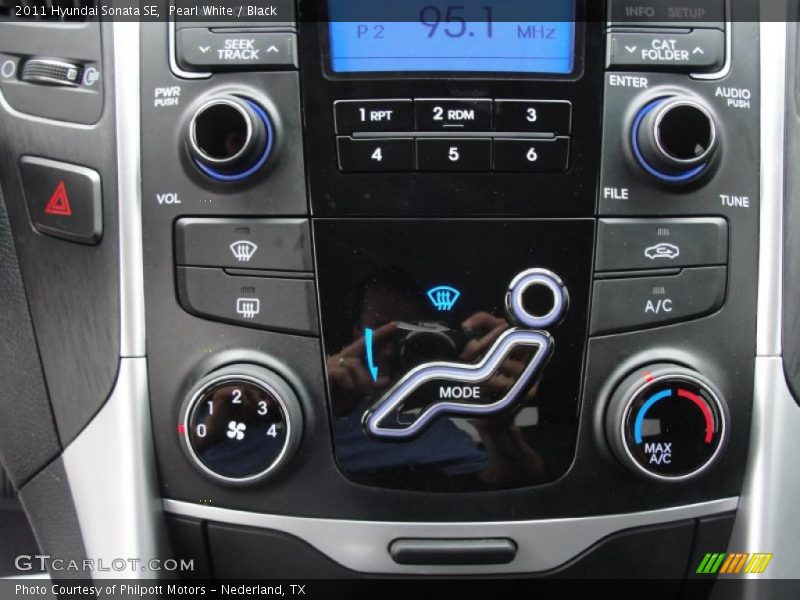Pearl White / Black 2011 Hyundai Sonata SE
