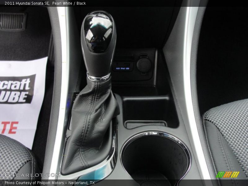 Pearl White / Black 2011 Hyundai Sonata SE