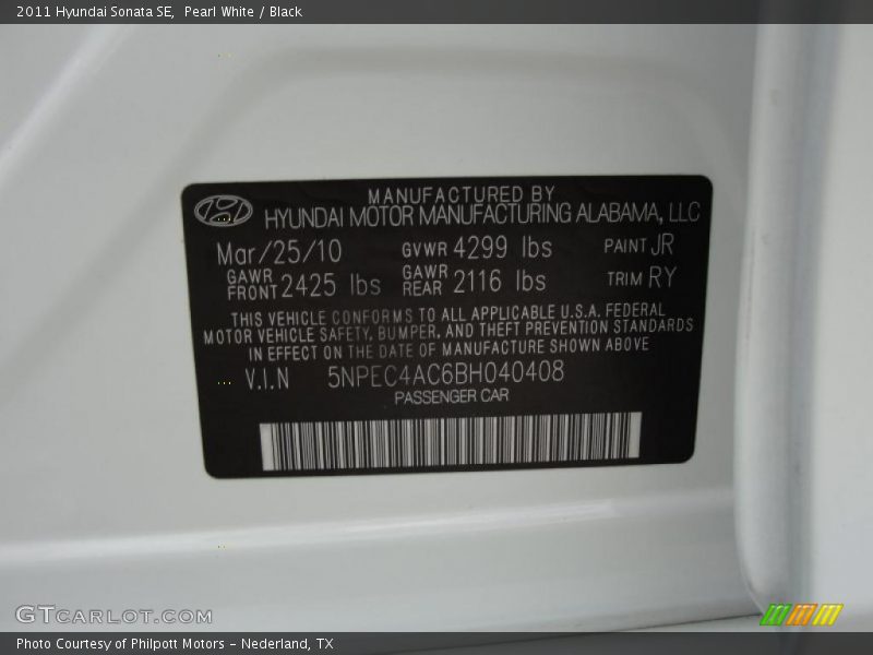 Pearl White / Black 2011 Hyundai Sonata SE