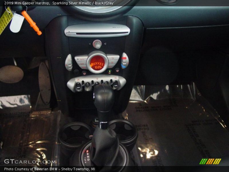 Sparkling Silver Metallic / Black/Grey 2009 Mini Cooper Hardtop