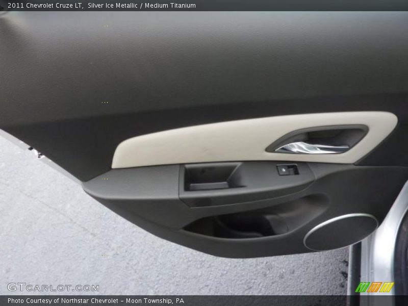 Silver Ice Metallic / Medium Titanium 2011 Chevrolet Cruze LT