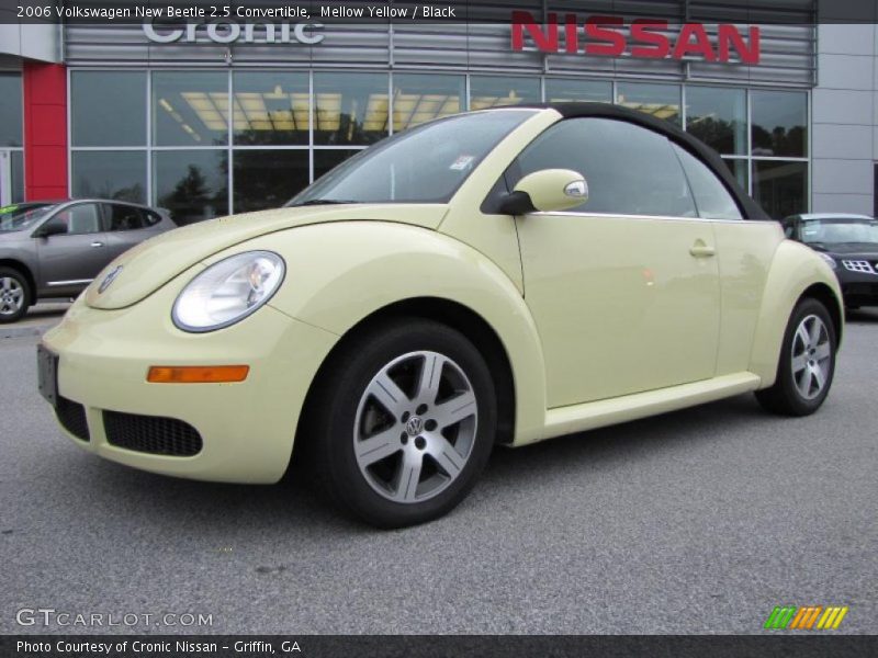 Mellow Yellow / Black 2006 Volkswagen New Beetle 2.5 Convertible