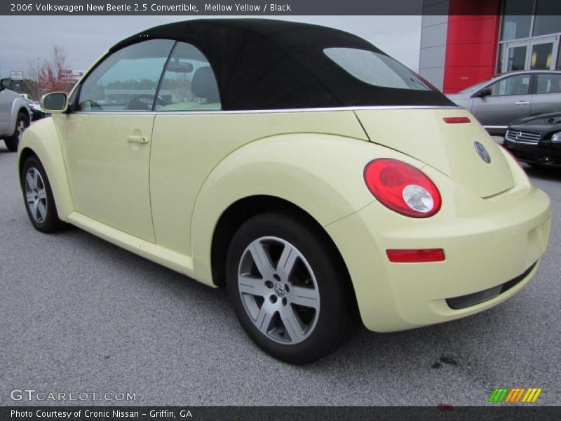 Mellow Yellow / Black 2006 Volkswagen New Beetle 2.5 Convertible