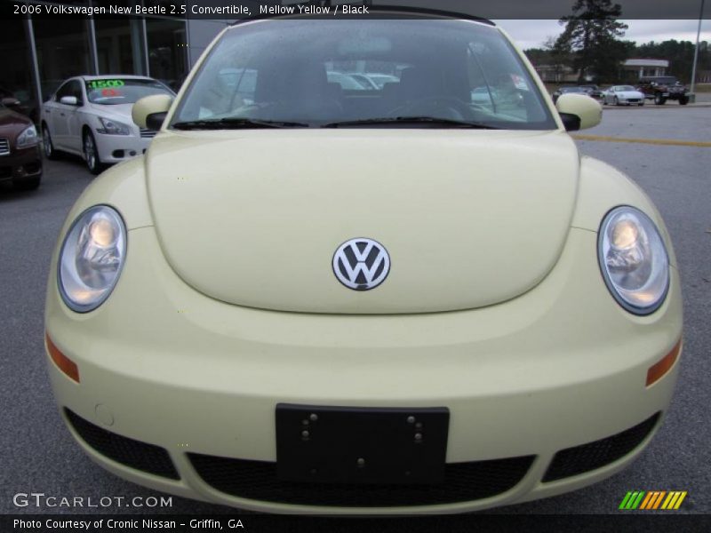 Mellow Yellow / Black 2006 Volkswagen New Beetle 2.5 Convertible