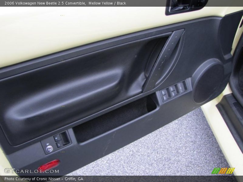 Mellow Yellow / Black 2006 Volkswagen New Beetle 2.5 Convertible