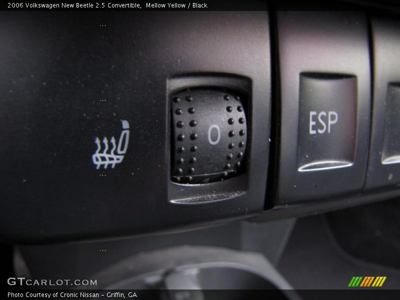 Mellow Yellow / Black 2006 Volkswagen New Beetle 2.5 Convertible