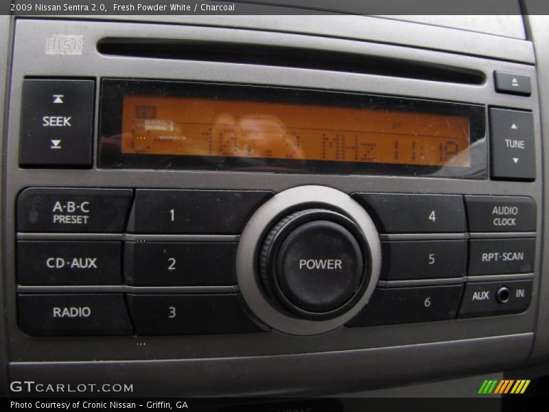 Fresh Powder White / Charcoal 2009 Nissan Sentra 2.0