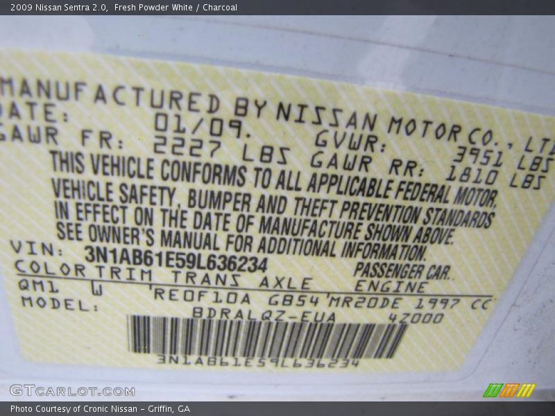 Fresh Powder White / Charcoal 2009 Nissan Sentra 2.0