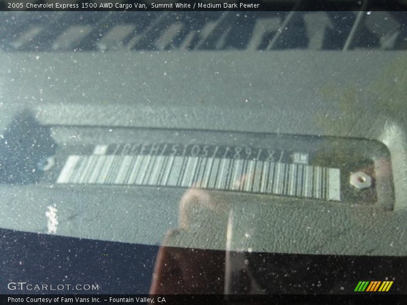Summit White / Medium Dark Pewter 2005 Chevrolet Express 1500 AWD Cargo Van