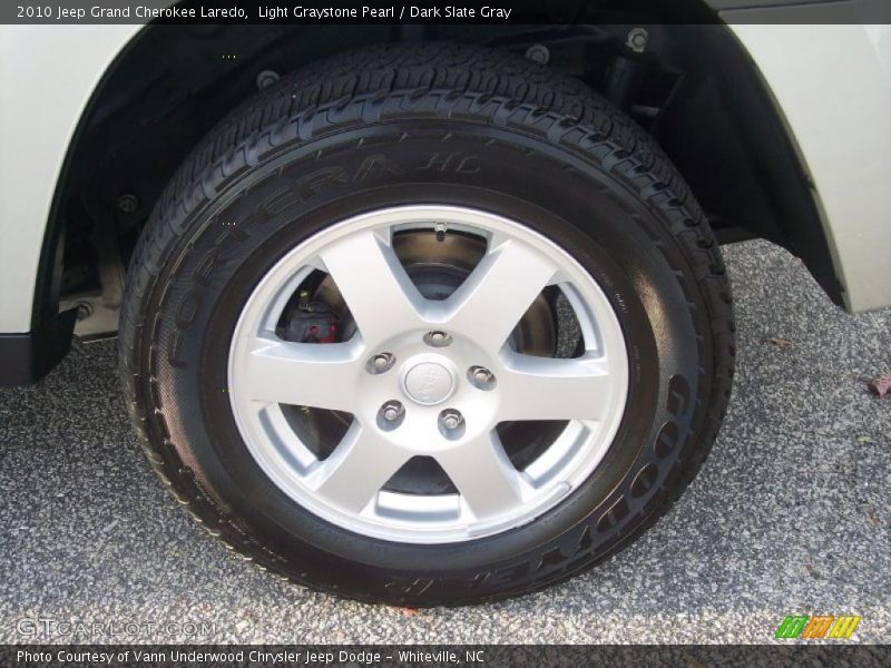 Light Graystone Pearl / Dark Slate Gray 2010 Jeep Grand Cherokee Laredo