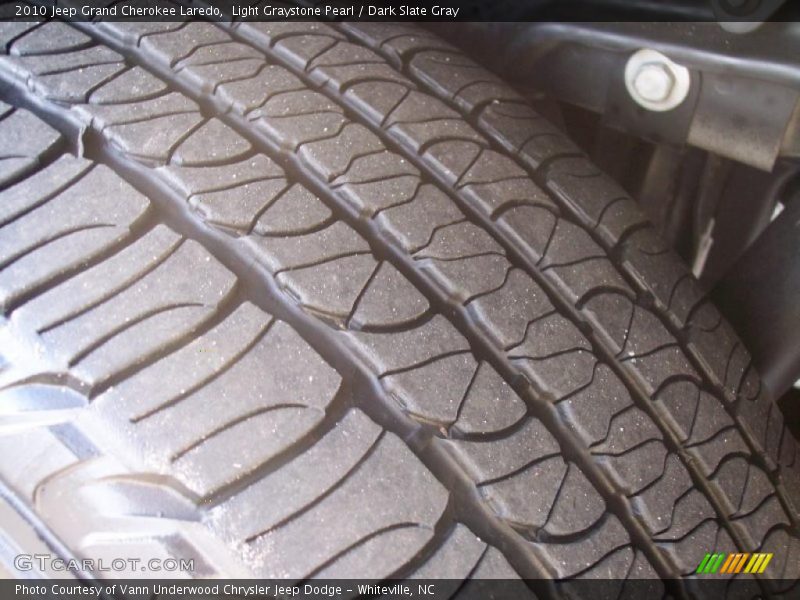 Light Graystone Pearl / Dark Slate Gray 2010 Jeep Grand Cherokee Laredo