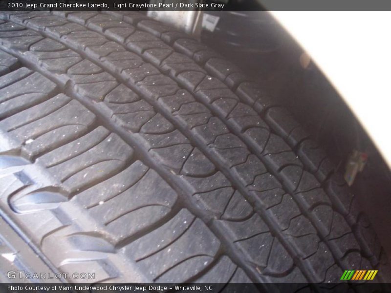 Light Graystone Pearl / Dark Slate Gray 2010 Jeep Grand Cherokee Laredo