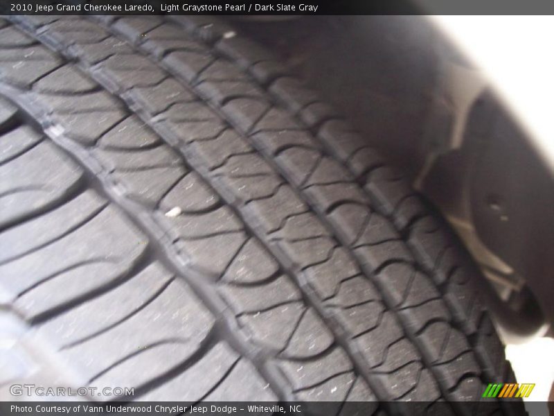 Light Graystone Pearl / Dark Slate Gray 2010 Jeep Grand Cherokee Laredo