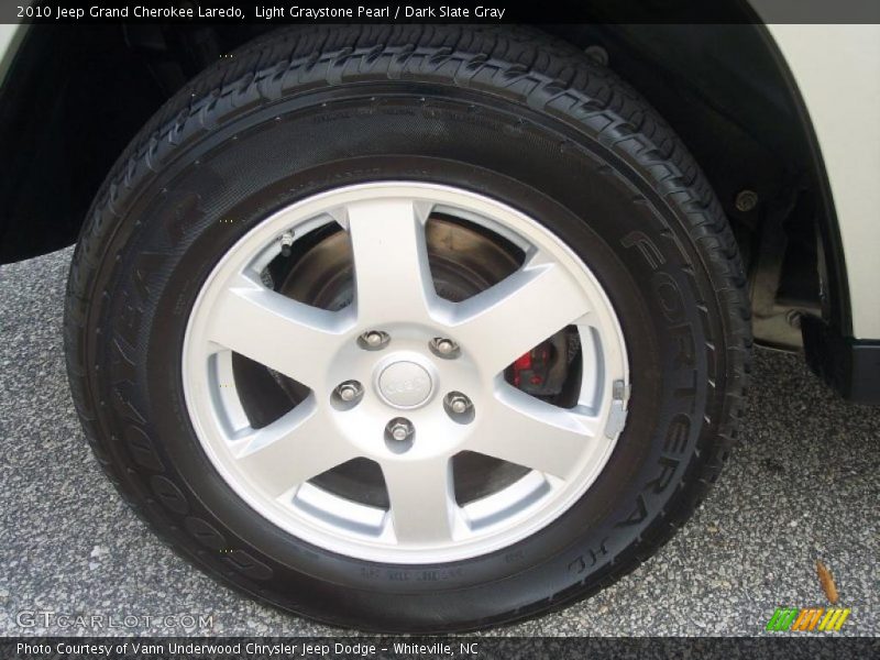 Light Graystone Pearl / Dark Slate Gray 2010 Jeep Grand Cherokee Laredo