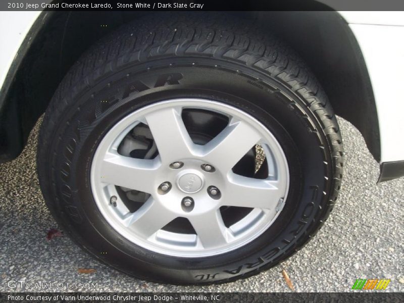 Stone White / Dark Slate Gray 2010 Jeep Grand Cherokee Laredo