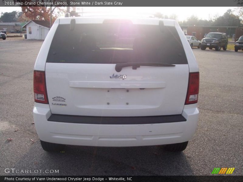 Stone White / Dark Slate Gray 2010 Jeep Grand Cherokee Laredo