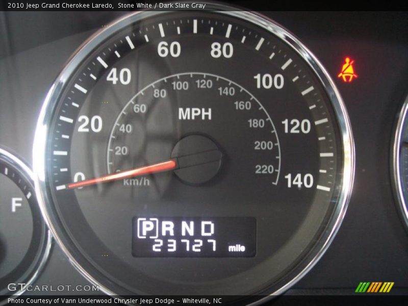 Stone White / Dark Slate Gray 2010 Jeep Grand Cherokee Laredo