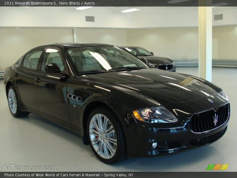 Front 3/4 View of 2011 Quattroporte S