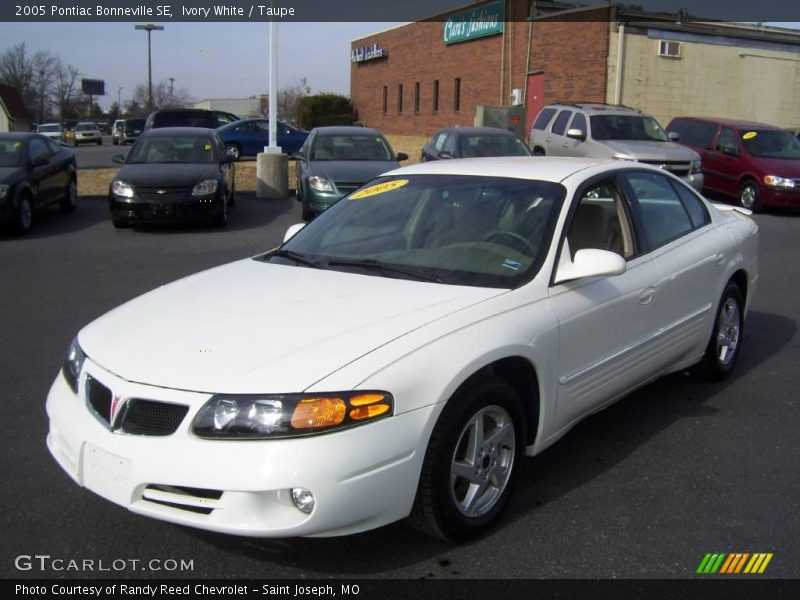 Ivory White / Taupe 2005 Pontiac Bonneville SE