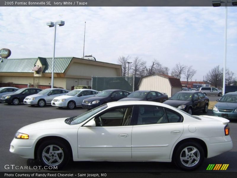 Ivory White / Taupe 2005 Pontiac Bonneville SE