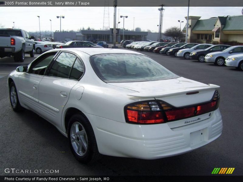 Ivory White / Taupe 2005 Pontiac Bonneville SE