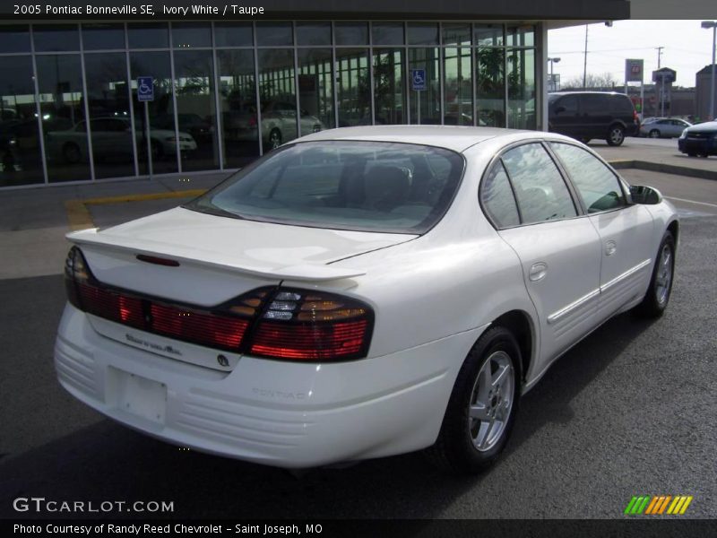 Ivory White / Taupe 2005 Pontiac Bonneville SE
