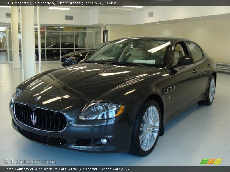 Grigio Granito (Dark Grey) / Sabbia 2011 Maserati Quattroporte S
