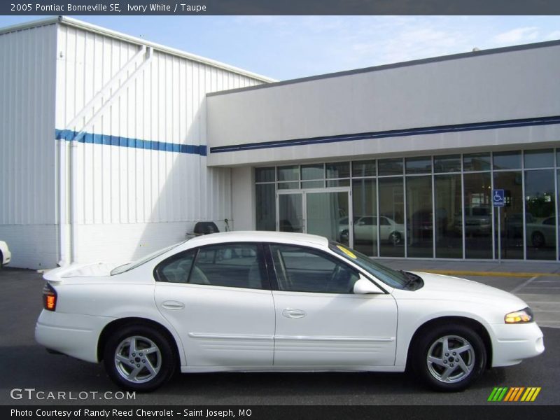 Ivory White / Taupe 2005 Pontiac Bonneville SE