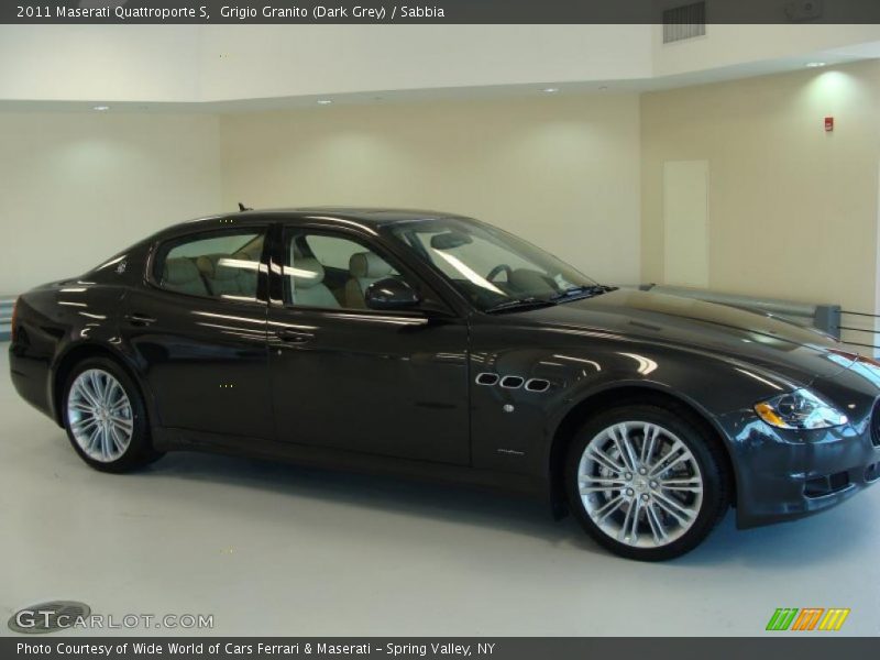 Grigio Granito (Dark Grey) / Sabbia 2011 Maserati Quattroporte S