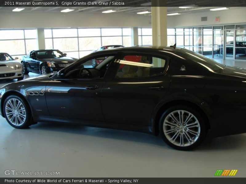 Grigio Granito (Dark Grey) / Sabbia 2011 Maserati Quattroporte S
