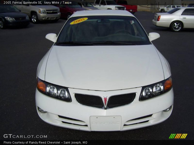 Ivory White / Taupe 2005 Pontiac Bonneville SE