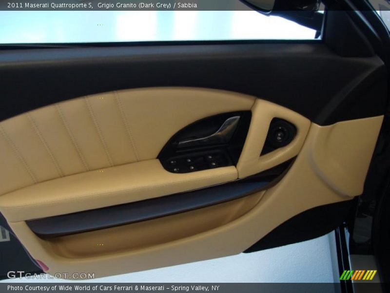 Grigio Granito (Dark Grey) / Sabbia 2011 Maserati Quattroporte S