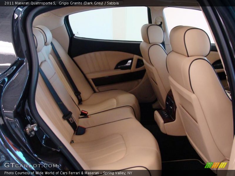 Grigio Granito (Dark Grey) / Sabbia 2011 Maserati Quattroporte S