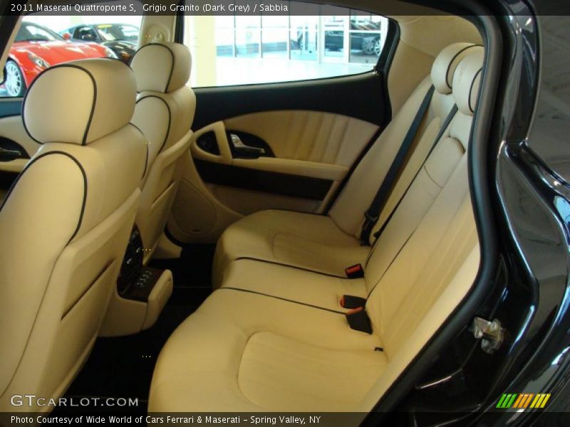Grigio Granito (Dark Grey) / Sabbia 2011 Maserati Quattroporte S