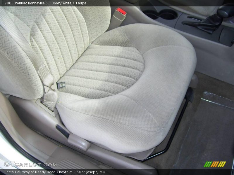 Ivory White / Taupe 2005 Pontiac Bonneville SE