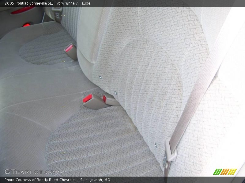Ivory White / Taupe 2005 Pontiac Bonneville SE