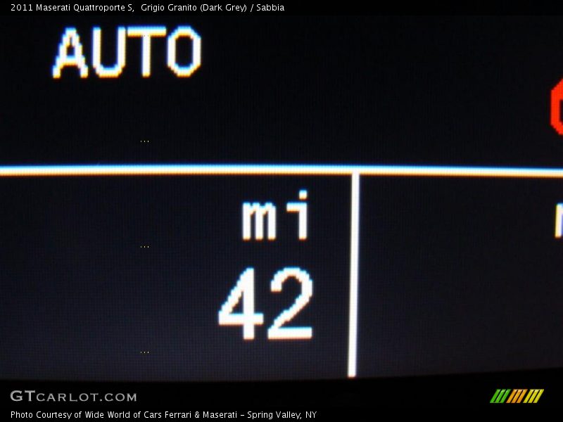 Grigio Granito (Dark Grey) / Sabbia 2011 Maserati Quattroporte S