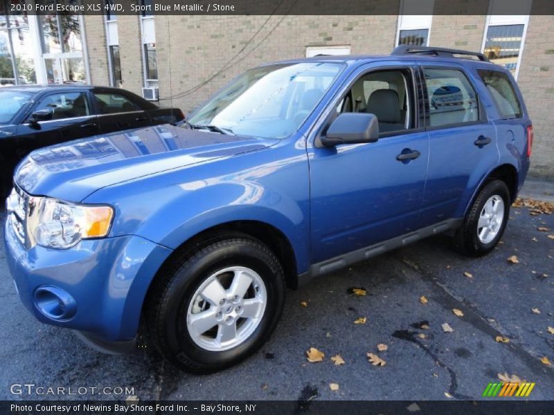 Front 3/4 View of 2010 Escape XLS 4WD