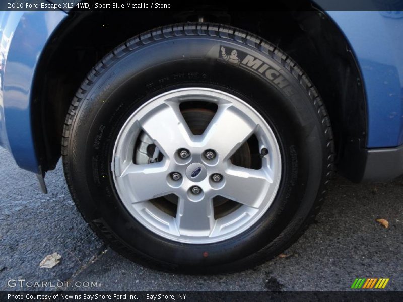  2010 Escape XLS 4WD Wheel