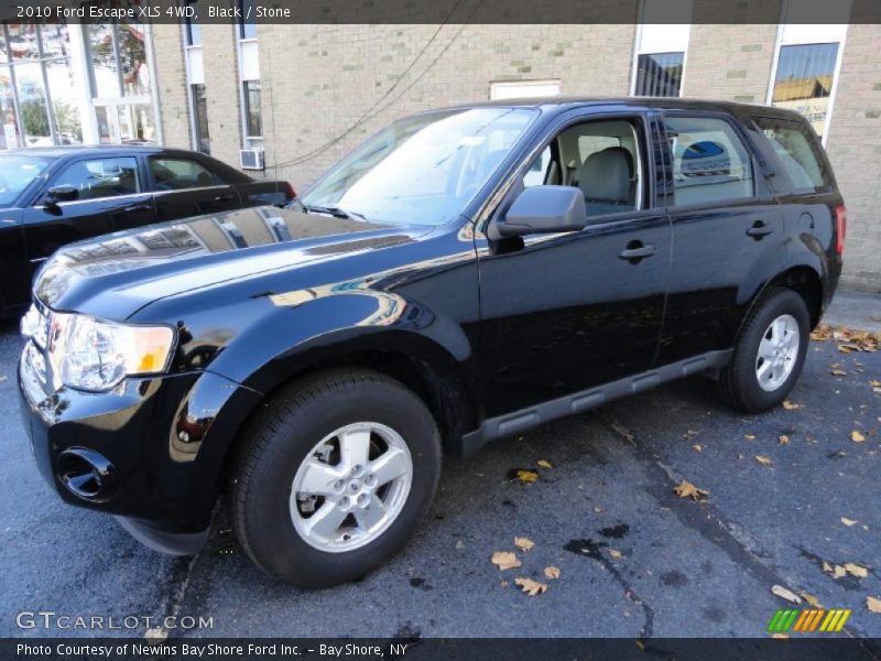 Front 3/4 View of 2010 Escape XLS 4WD