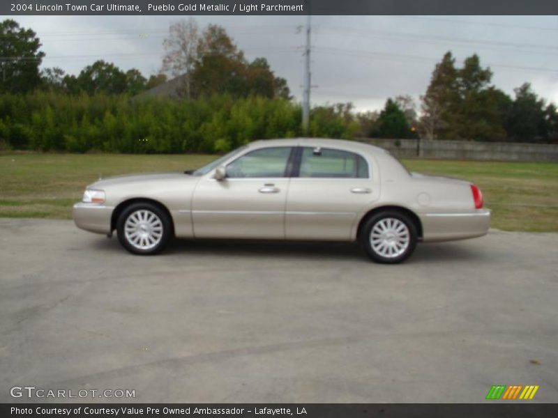 Pueblo Gold Metallic / Light Parchment 2004 Lincoln Town Car Ultimate