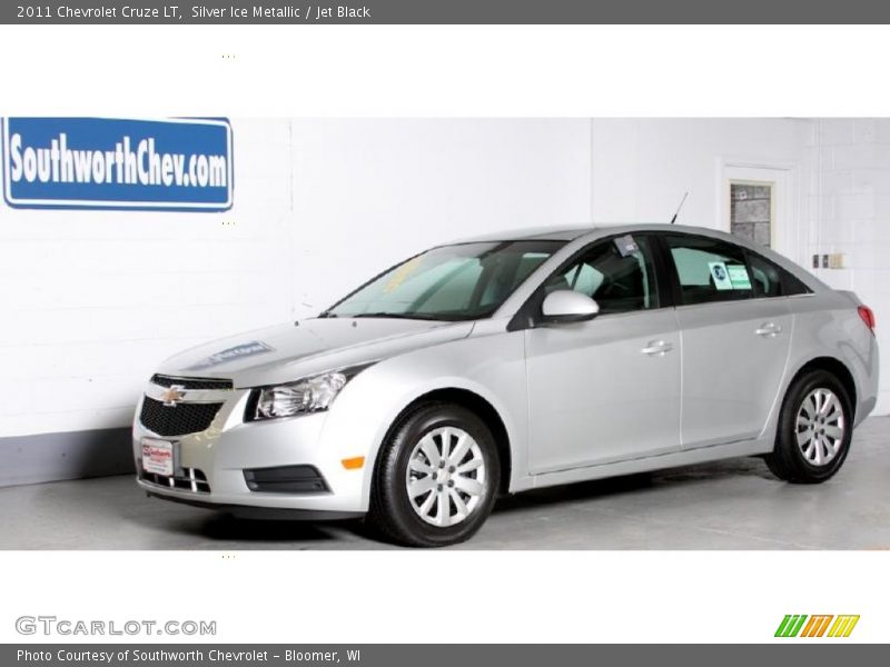 Silver Ice Metallic / Jet Black 2011 Chevrolet Cruze LT