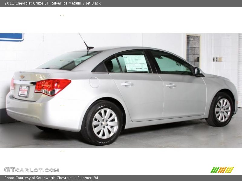 Silver Ice Metallic / Jet Black 2011 Chevrolet Cruze LT